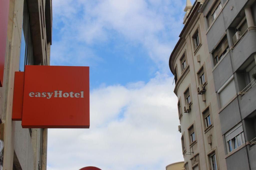 easyHotel Lisbon - Resim 8