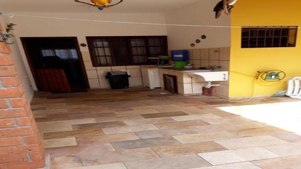  Casa com Piscina Itanhaem