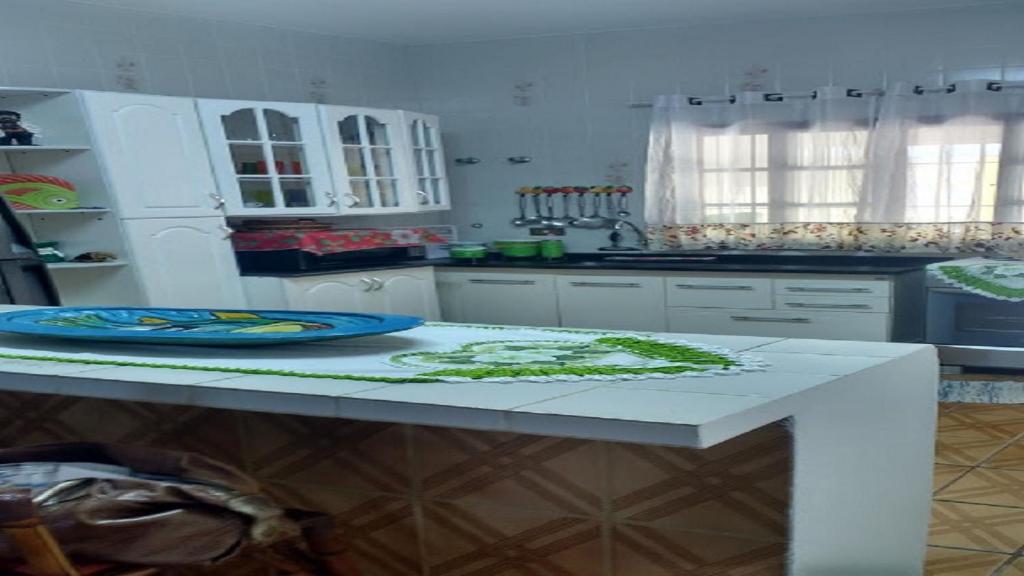  Casa com Piscina Itanhaem