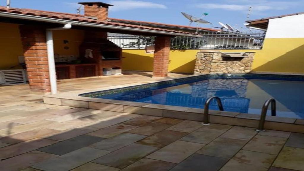  Casa com Piscina Itanhaem