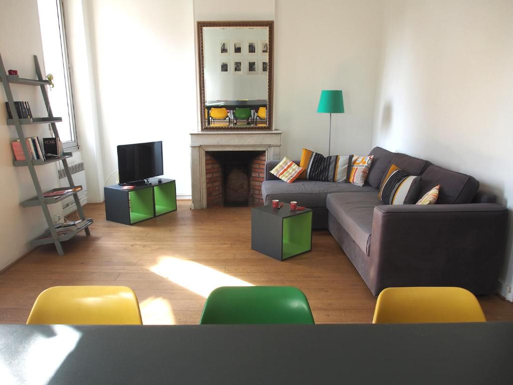 a living room with a couch and a fireplace at Home Opéra in Marseille