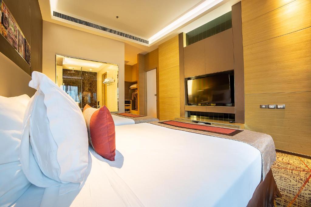 TV a/nebo společenská místnost v ubytování Graceland Bangkok by Grace Hotel - SHA Extra Plus