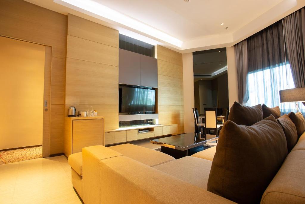TV a/nebo společenská místnost v ubytování Graceland Bangkok by Grace Hotel - SHA Extra Plus