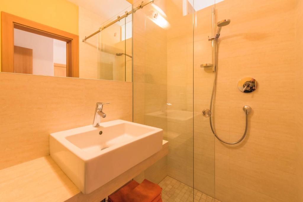 Koupelna v ubytování Residence-Garni Haus Tschenett