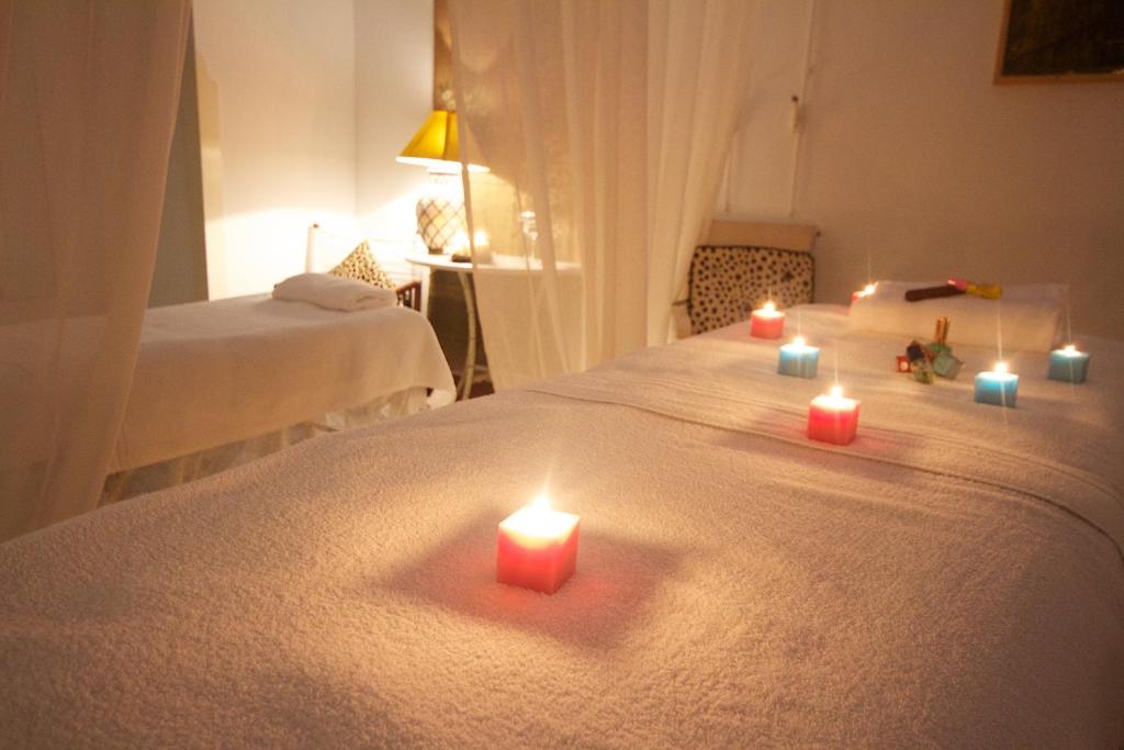 Łóżko lub łóżka w pokoju w obiekcie Il San Francesco Charming Hotel