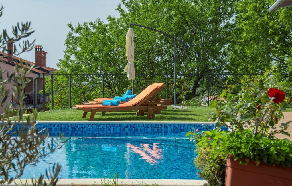 Basen w obiekcie Modern Villa di Rovigno with Pool, Hot Tub and Sea View lub w pobliżu