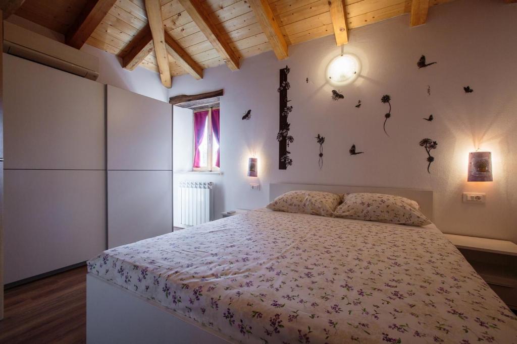 Voodi v&otilde;i voodid majutusasutuse Didova Villa in the Heart of Istria toas