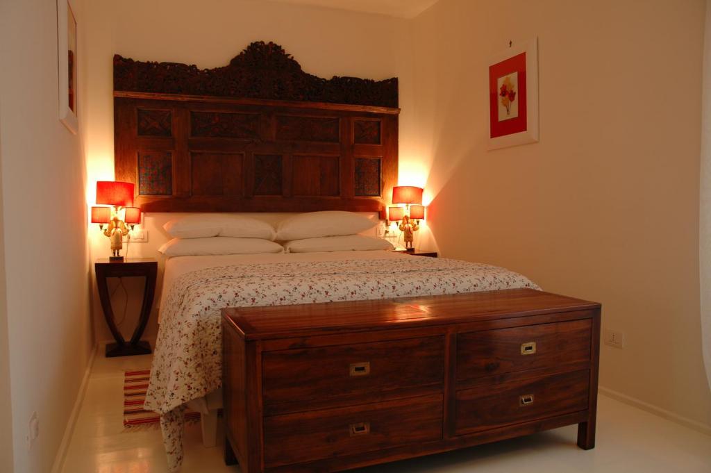 Łóżko lub łóżka w pokoju w obiekcie Il San Francesco Charming Hotel