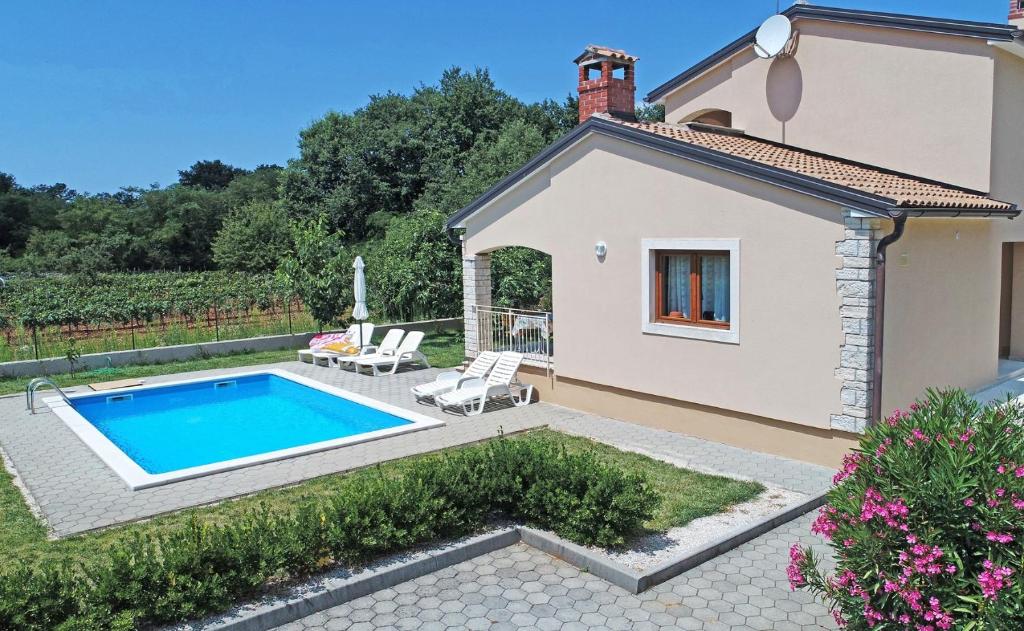 Bazén v ubytování Villa Paris III nebo v jeho okolí
