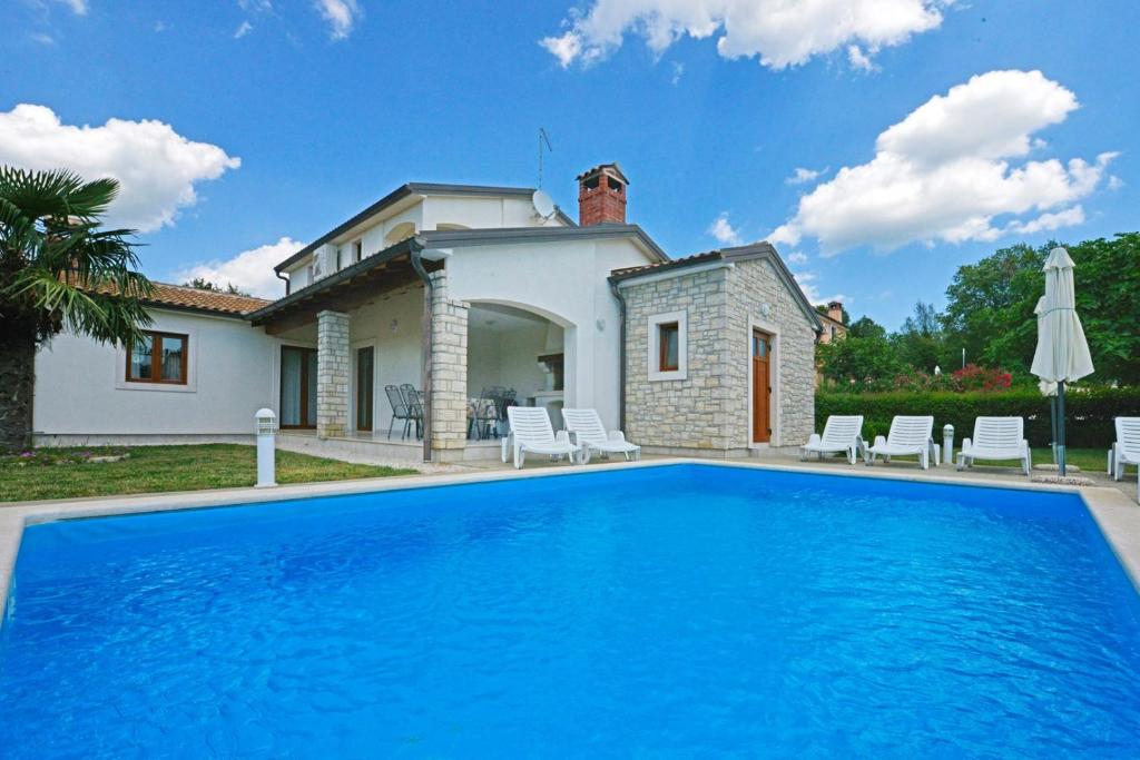 Villa Paris IV
