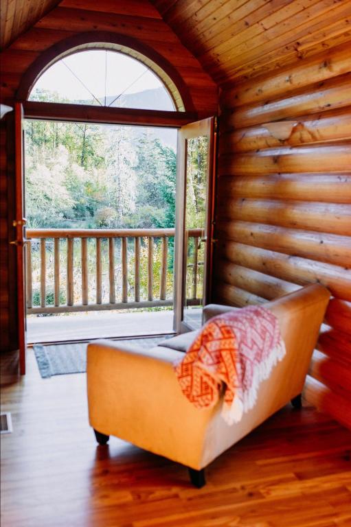 Balkón nebo terasa v ubytování Cowichan River Lodge