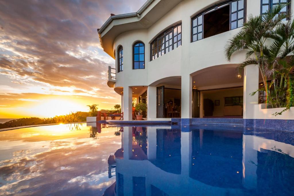 Villa Noche - Housity