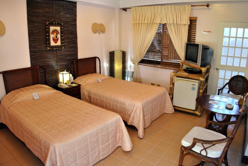 Postel nebo postele na pokoji v ubytování Surfside Boracay Resort