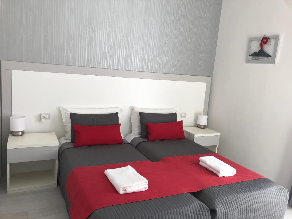 Łóżko lub łóżka w pokoju w obiekcie Chiaia Guest House