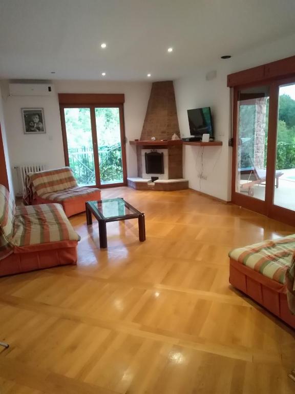 TV a/nebo společenská místnost v ubytování Apartments Villa Čučuk