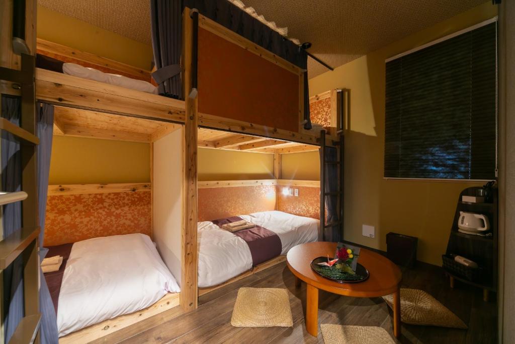 Postel nebo postele na pokoji v ubytování IKIDANE Cozy Hotel Haneda Airport