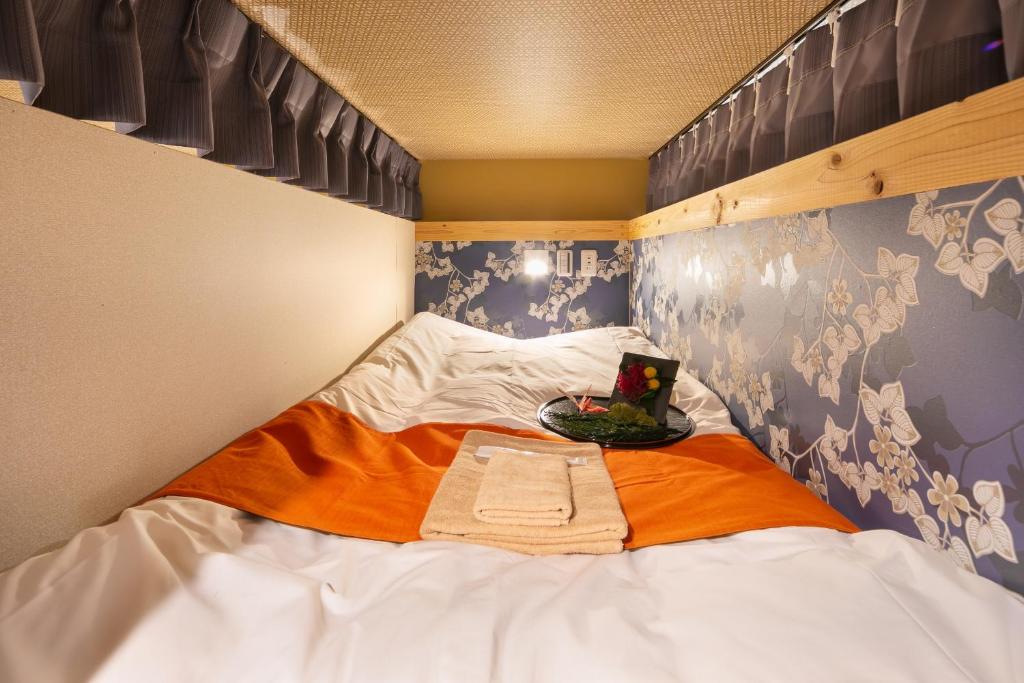 Postel nebo postele na pokoji v ubytování IKIDANE Cozy Hotel Haneda Airport