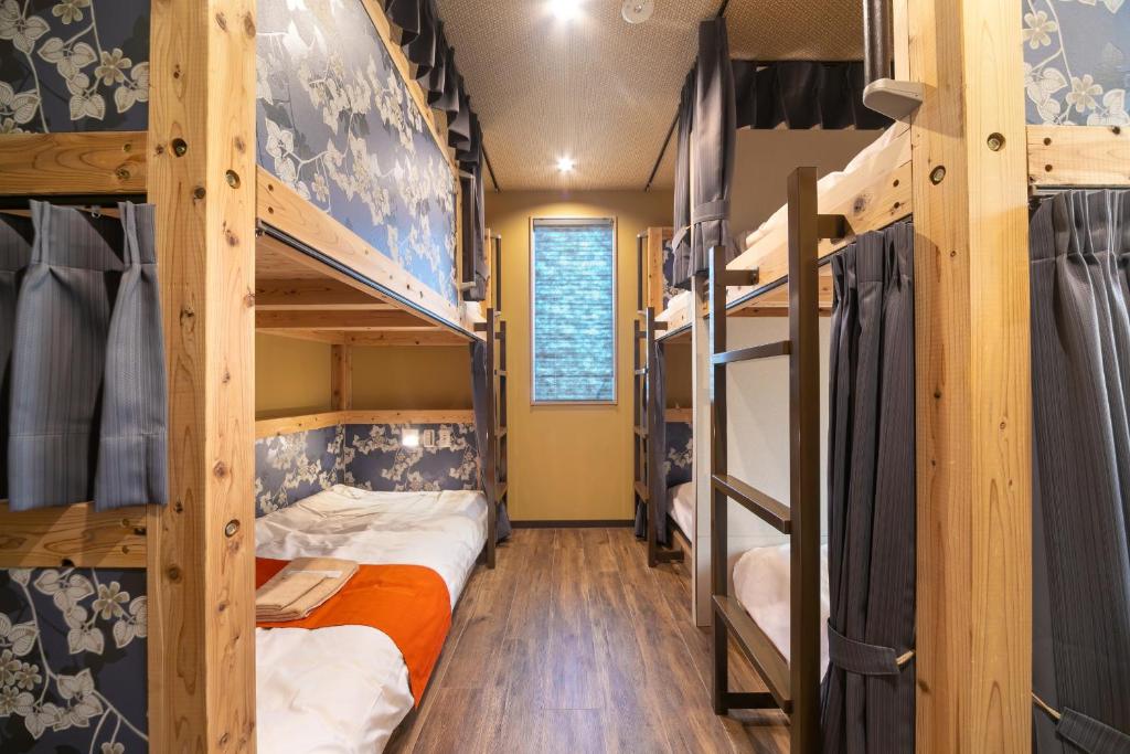 Postel nebo postele na pokoji v ubytování IKIDANE Cozy Hotel Haneda Airport