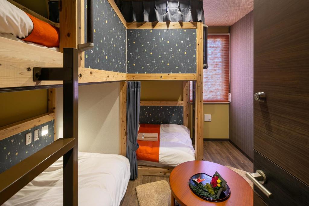 Postel nebo postele na pokoji v ubytování IKIDANE Cozy Hotel Haneda Airport