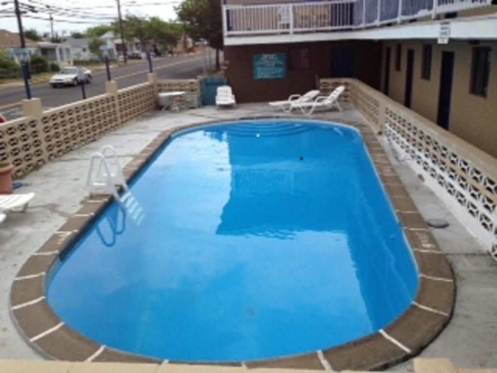 Bazén v ubytování Atlantic Inn nebo v jeho okolí