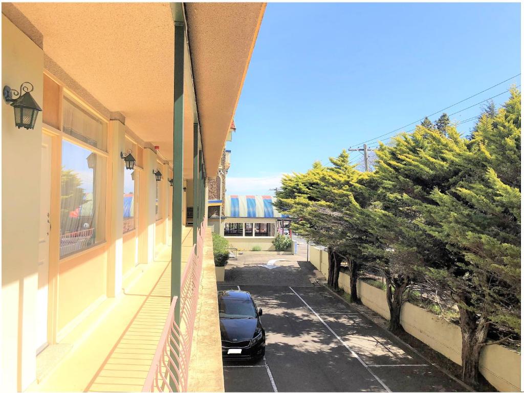 The Clarendon Motel Katoomba - Motel Quadruple Ensuite 2 Queens
