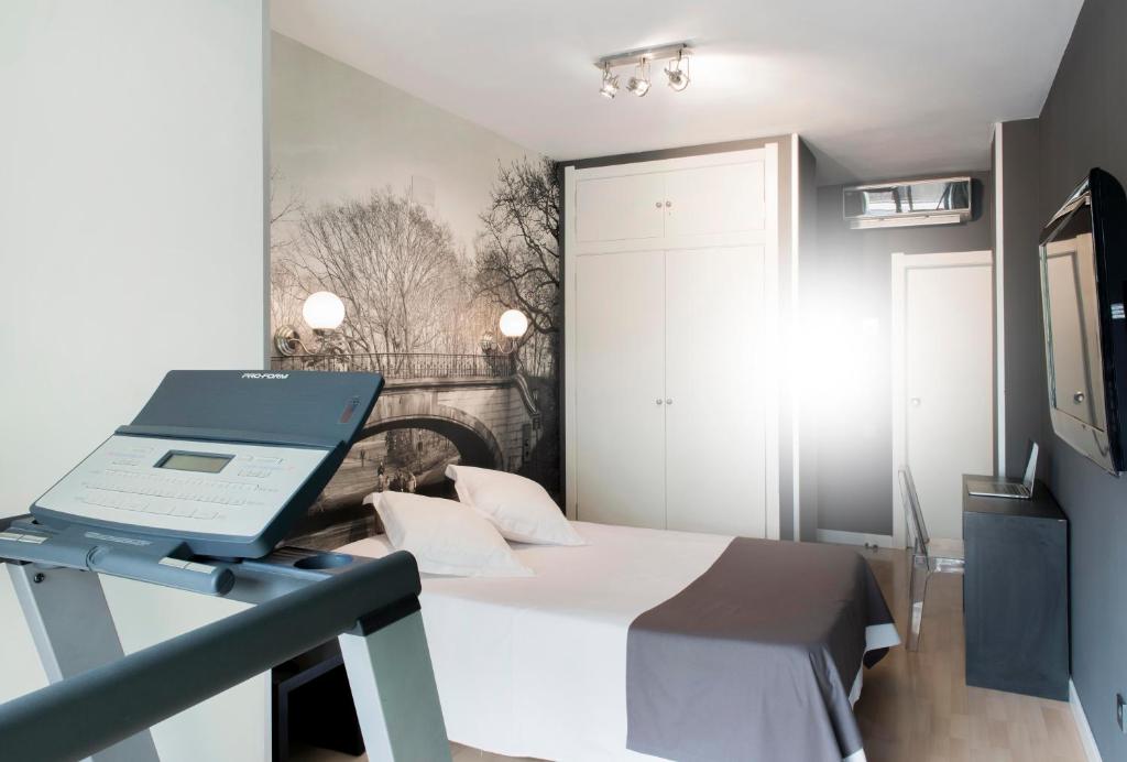 TV a/nebo společenská místnost v ubytování Hospedium Hostal Un Punto Chic
