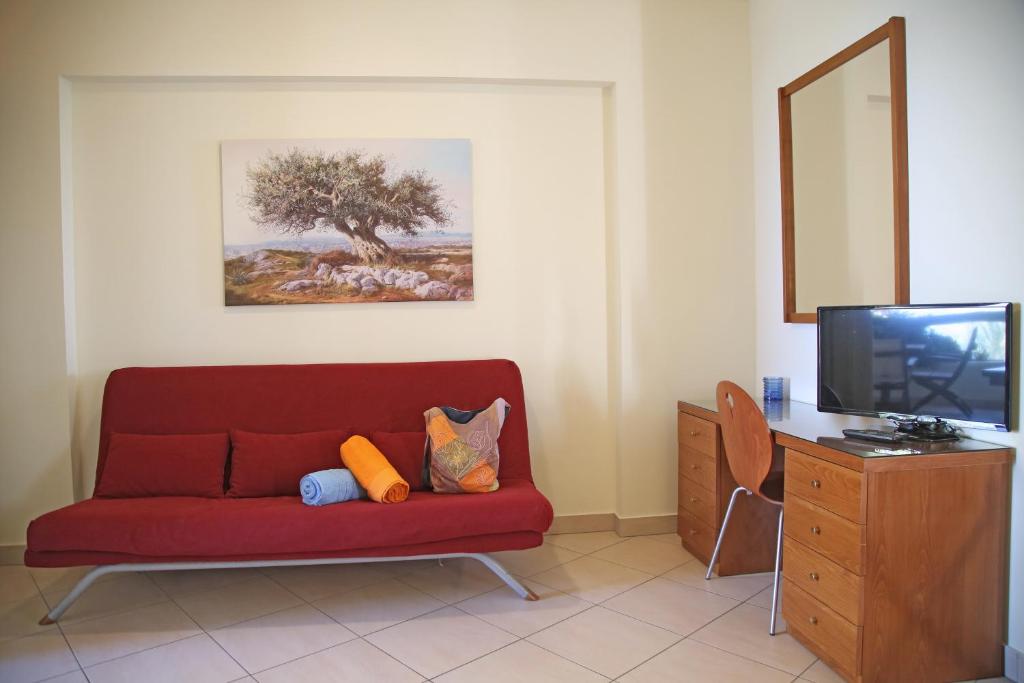 TV a/nebo společenská místnost v ubytování Sitia Bay