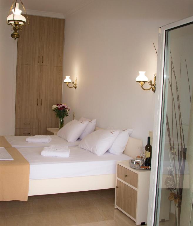 Cama ou camas em um quarto em Hotel Astron