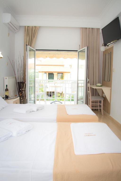 Cama ou camas em um quarto em Hotel Astron