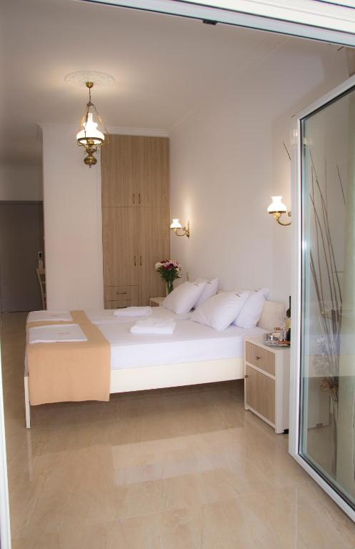 Cama ou camas em um quarto em Hotel Astron
