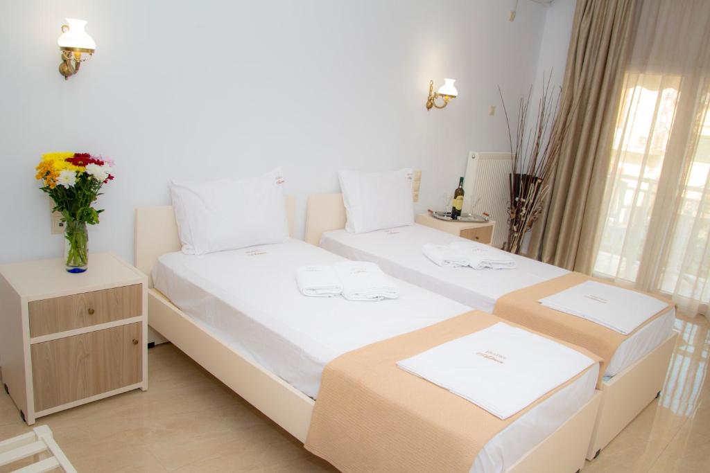Cama ou camas em um quarto em Hotel Astron