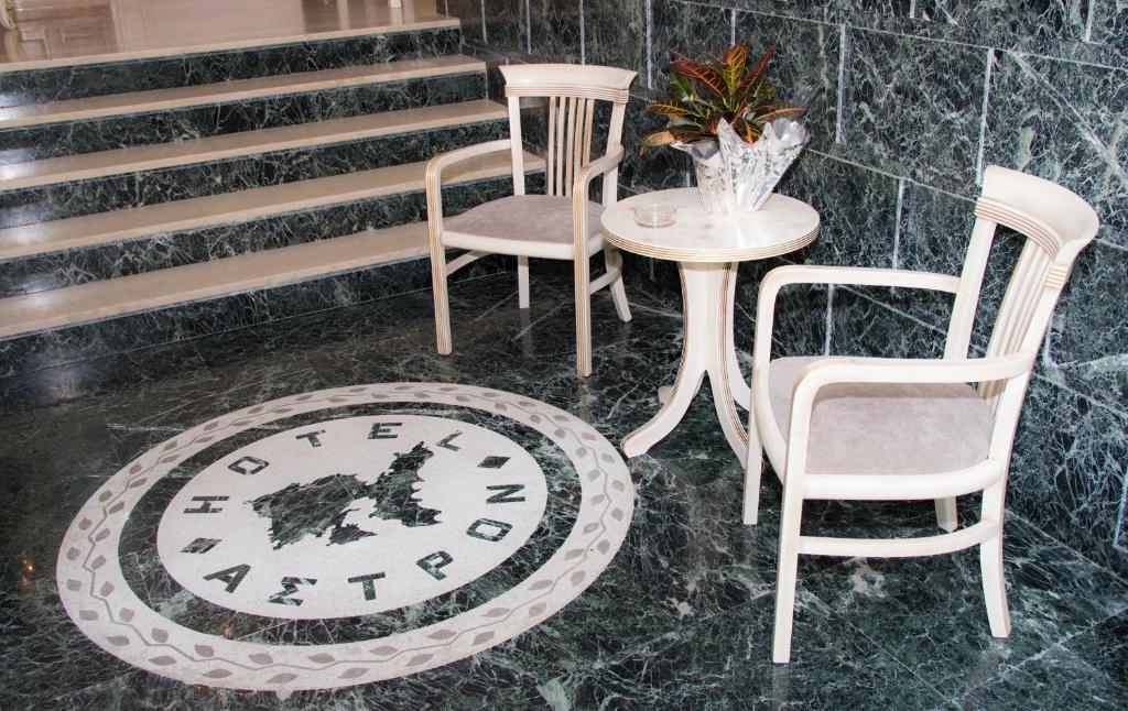 Uma área de estar em Hotel Astron