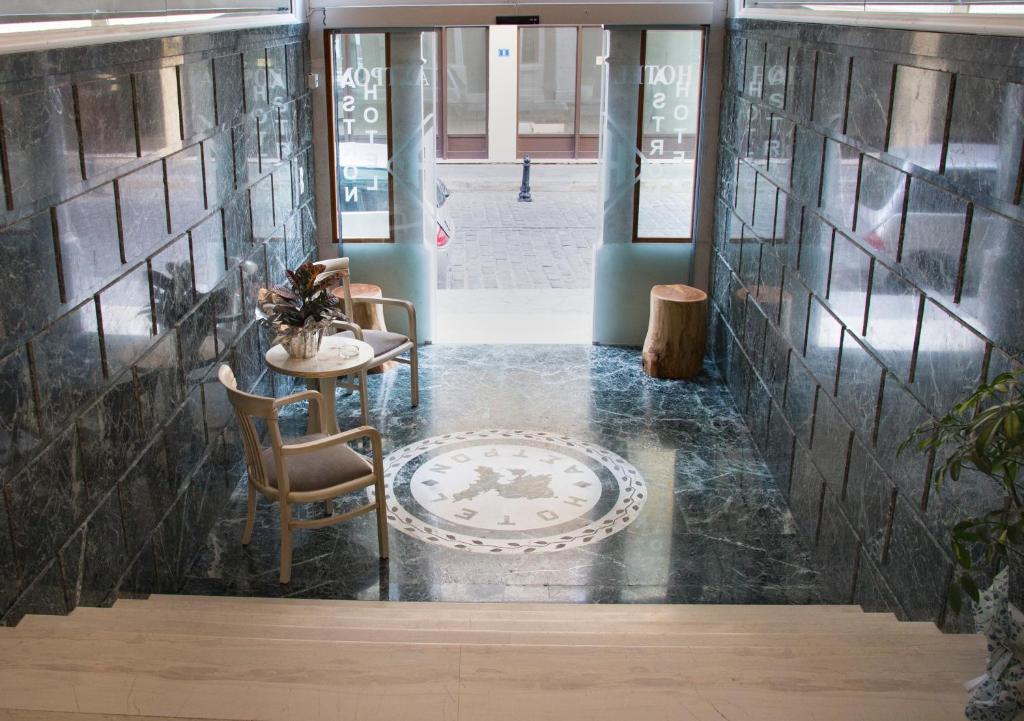 Uma área de estar em Hotel Astron