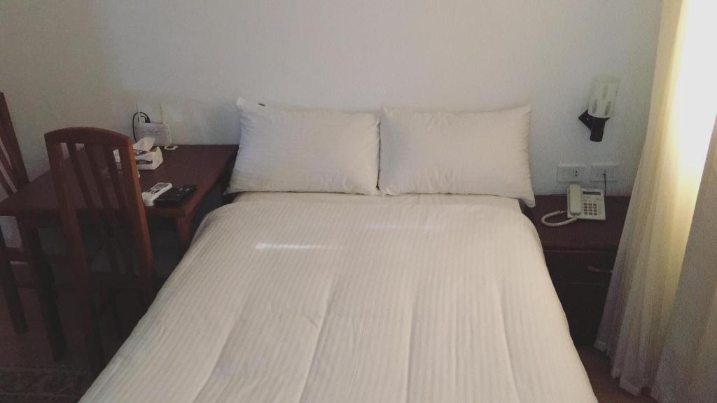 Postel nebo postele na pokoji v ubytování E-Just Hotel Borg El Arab