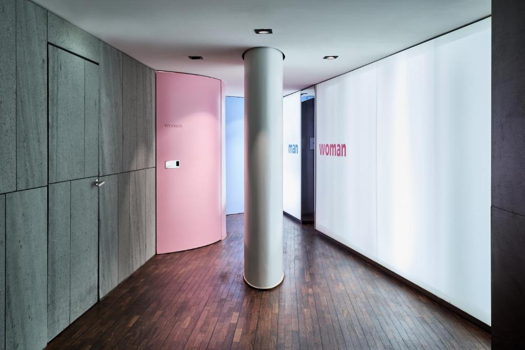 a hallway with a pink door in a building at SIDE, Hamburg, a Member of Design Hotels in Hamburg