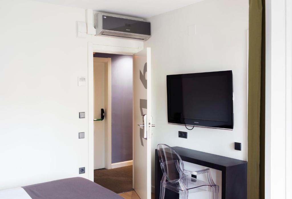TV a/nebo společenská místnost v ubytování Hospedium Hostal Un Punto Chic