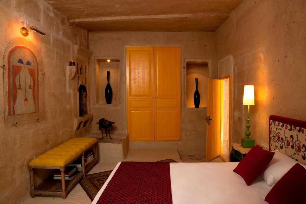 Postel nebo postele na pokoji v ubytování Hezen Cave Hotel