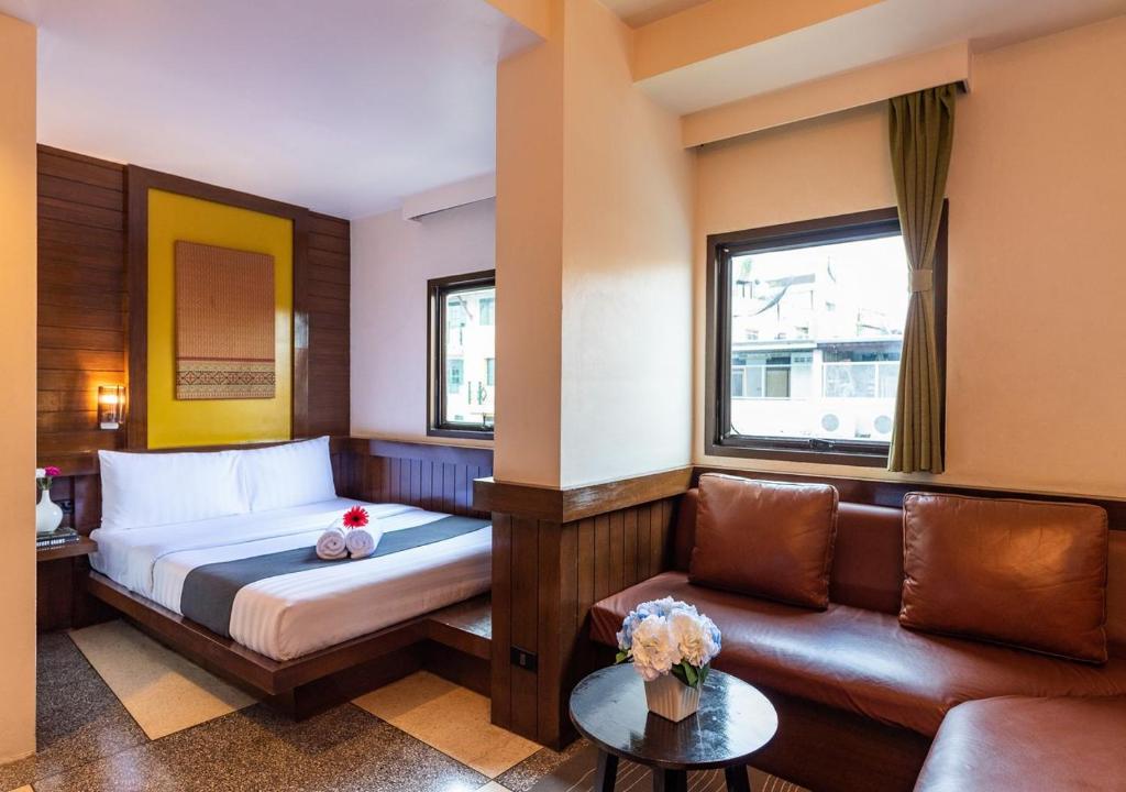 D&D Inn Khaosan - Superior Family Room (4 Adults) With Street Wing