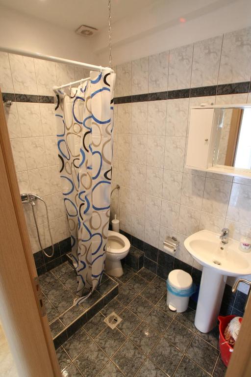 Koupelna v ubytování LDG Rooms