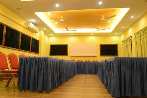 Zona business o sala conferenze di Hotel The White Lotus View Pvt Ltd