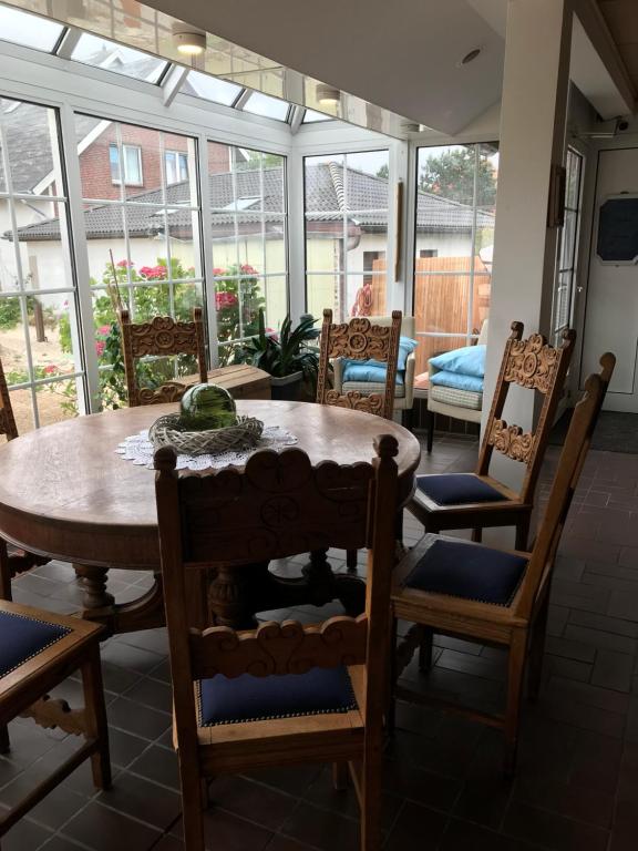 Posezení v ubytování Frühstückshotel Seemannsbraut Amrum-adults only ab 18 Jahre-keine Haustiere-