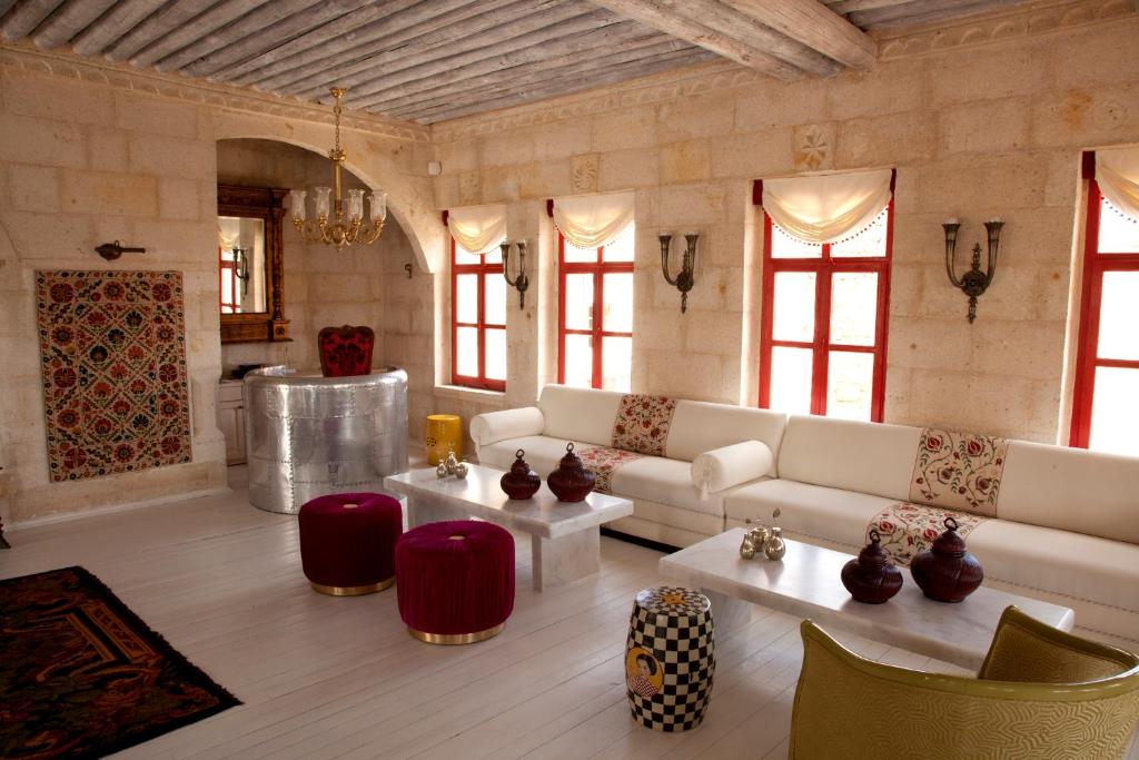 Posezení v ubytování Hezen Cave Hotel