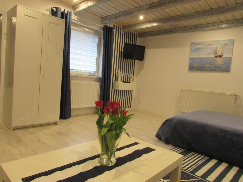 Domek w ogrodzie - 14