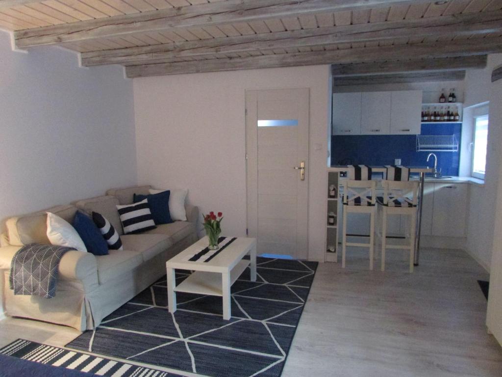 Domek w ogrodzie - 12