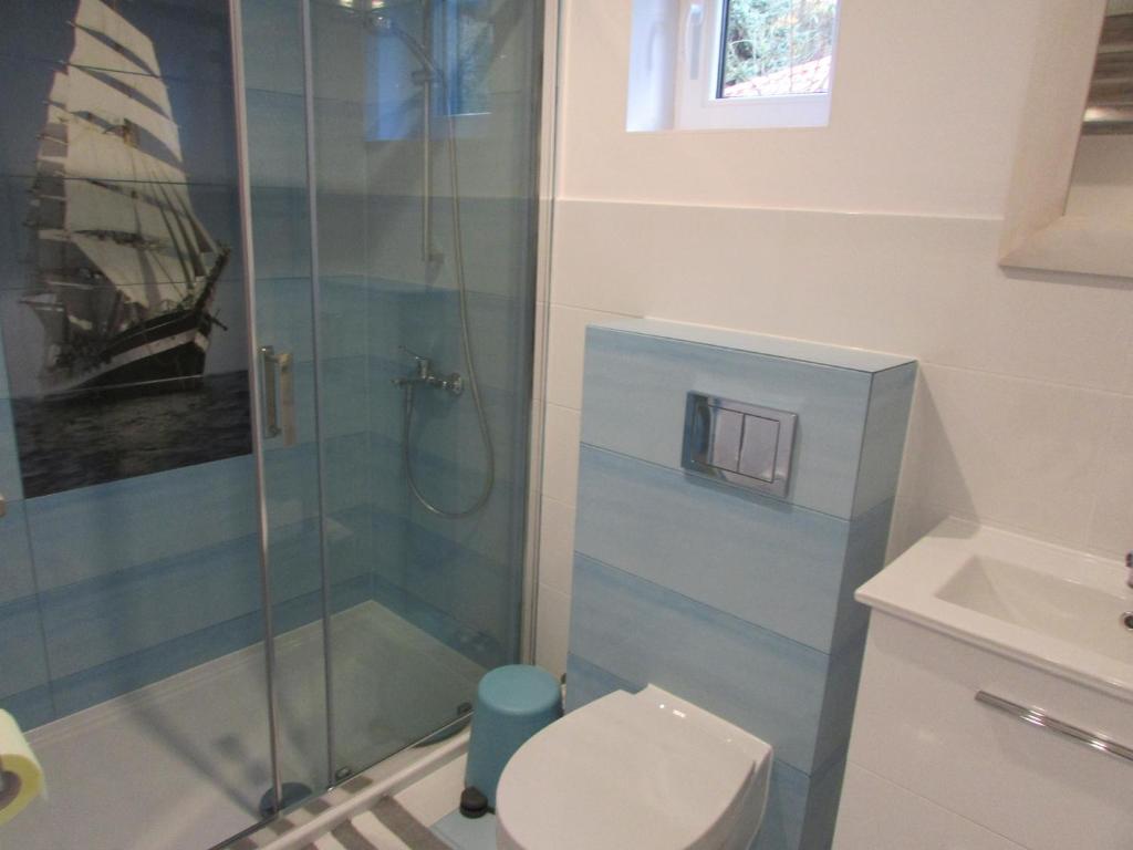 Domek w ogrodzie - 7