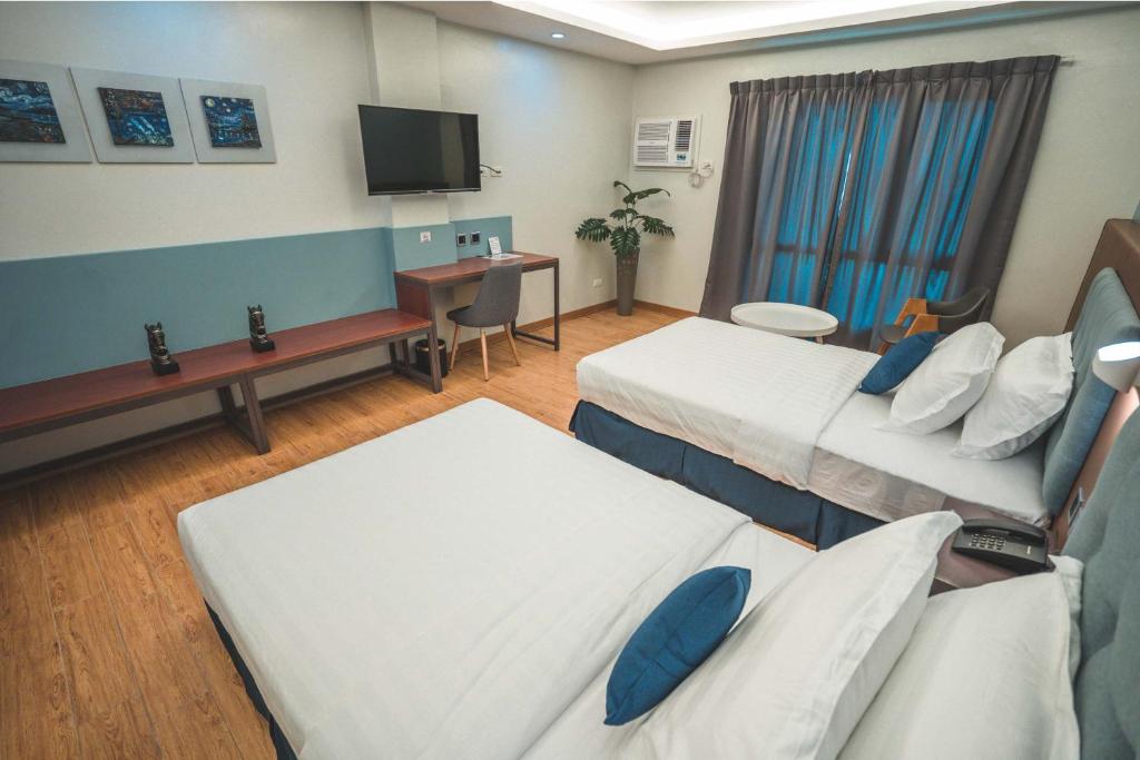 TV a/nebo společenská místnost v ubytování Henia Hotel
