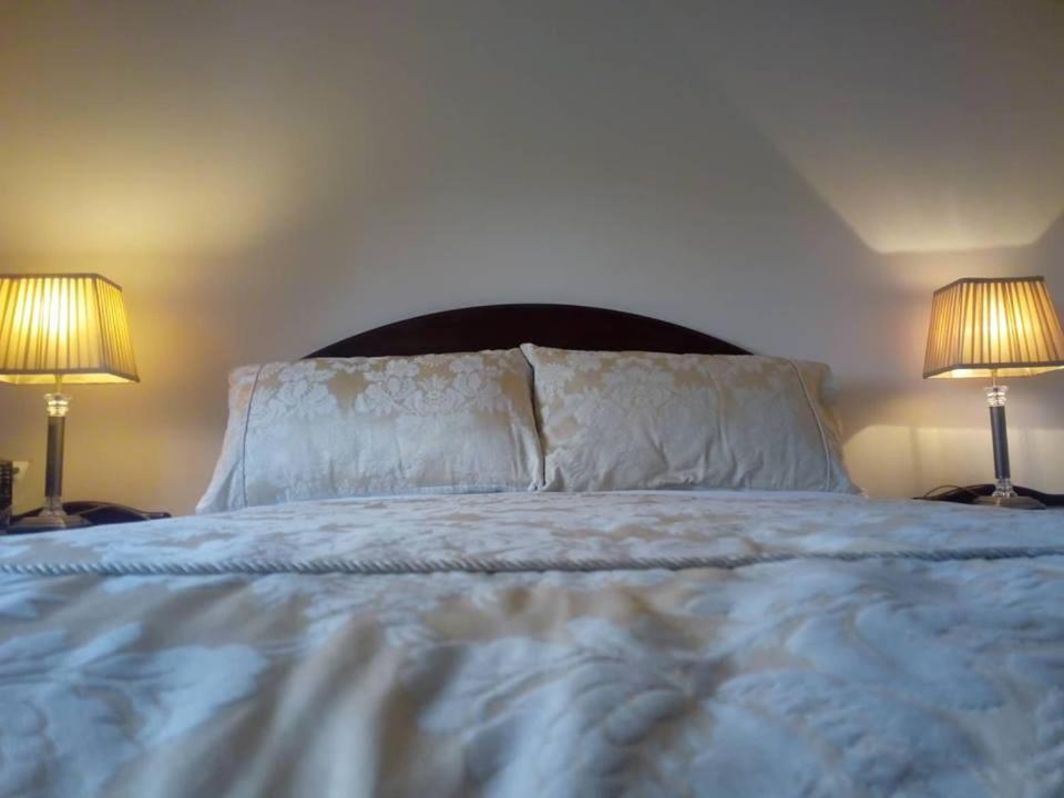 Postel nebo postele na pokoji v ubytování Corrib View Guesthouse h91rr72