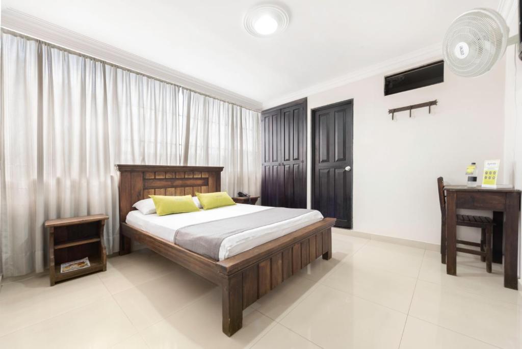 Postel nebo postele na pokoji v ubytování Ayenda 1120 Hotel Comercial