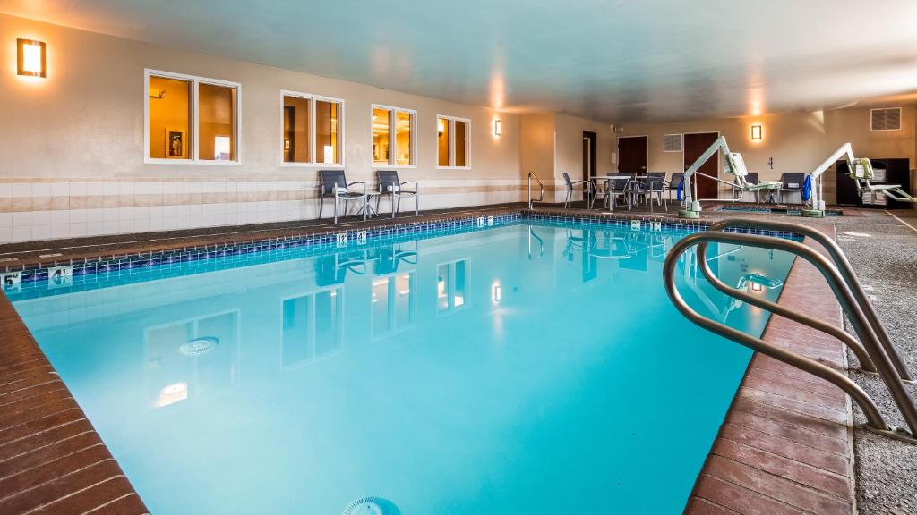 Bazén v ubytování Best Western Plus Wenatchee Downtown Hotel nebo v jeho okolí