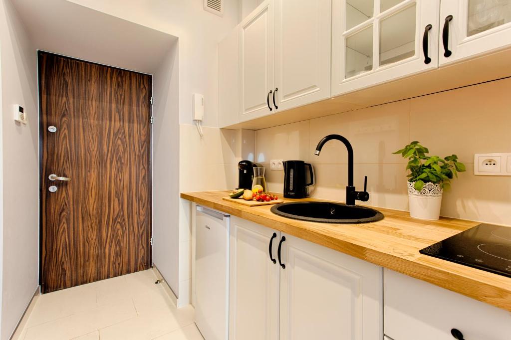 Main Square Apartments - 11